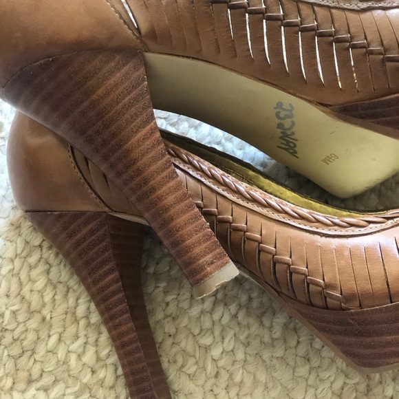 Guess Heels - Picture 4 of 4